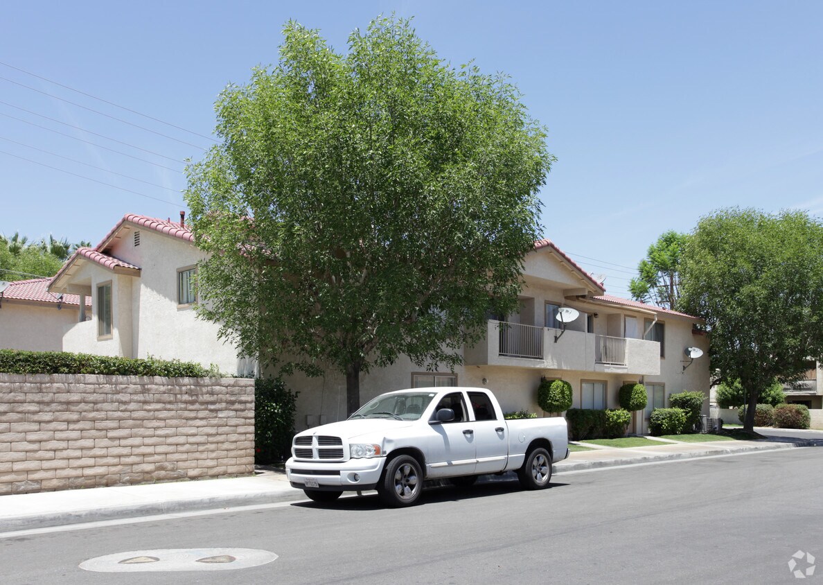 Primary Photo - 74621 Shadow Hills Rd