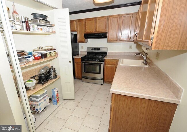 Building Photo - 46 River Bank Dr