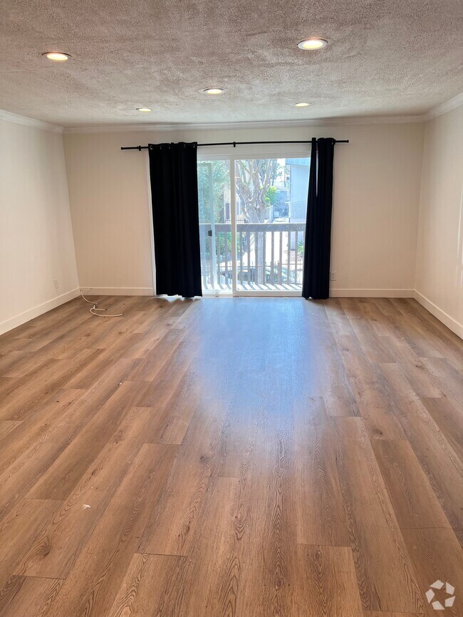 Building Photo - 730 N Eucalyptus Ave
