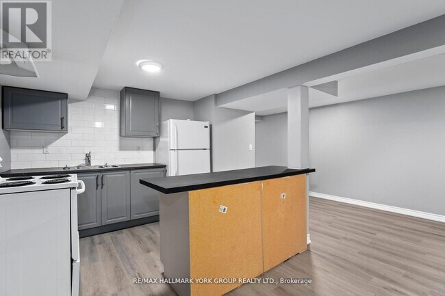 Building Photo - LOWER - 25A COLLEGE CRESCENT