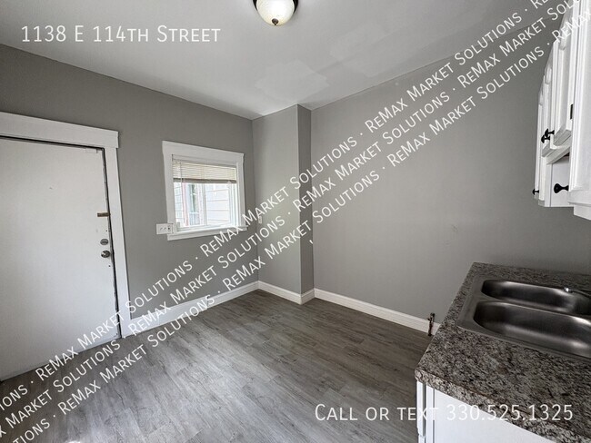 Foto del edificio - 1138 E 114th St