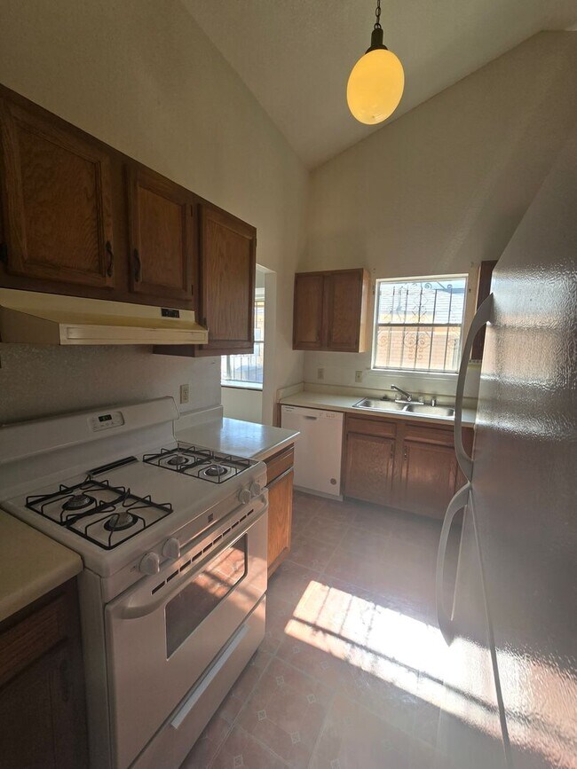 Building Photo - Northeast Home With Beautiful Mountain Views