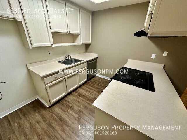 Foto del edificio - 6935 Folsom Oaks Ct