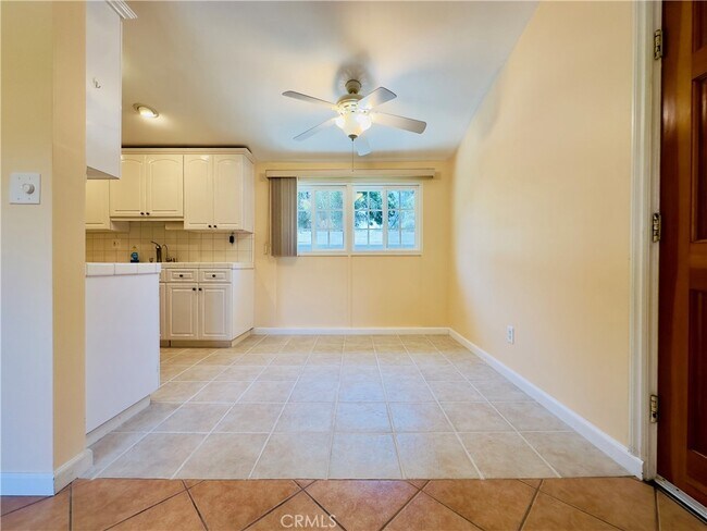 Foto del edificio - 18556 Community St