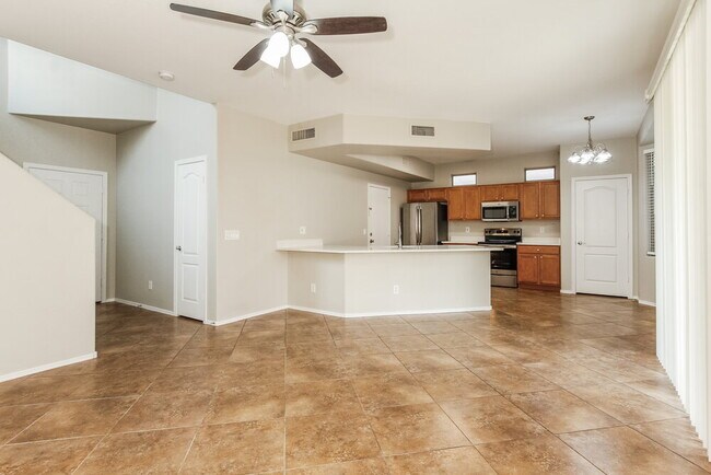 Foto del edificio - 9822 E Empress Ave