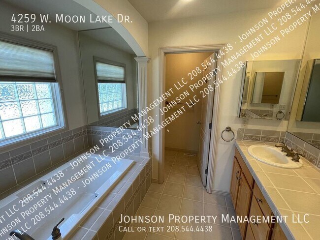 Building Photo - 4259 W Moon Lake Dr, Meridian - on Lakevie...