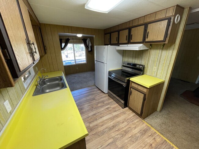 Building Photo - 2 Bedroom one bath Manufactured home on Cu...
