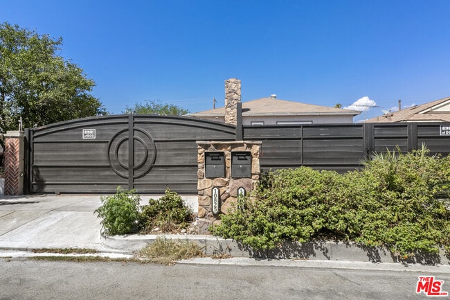 Building Photo - 10823 Cantara St