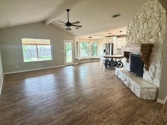 Building Photo - 8814 Holiday Dr