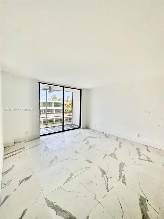 Building Photo - 2935 NE 163rd St