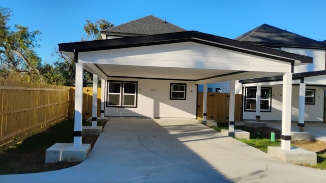 Building Photo - 8639 Peachtree St