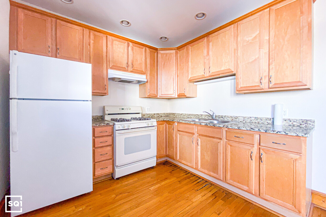 Primary Photo - 2946 W Cullom Ave
