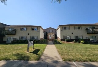 Building Photo - 820 Edgebrook Dr