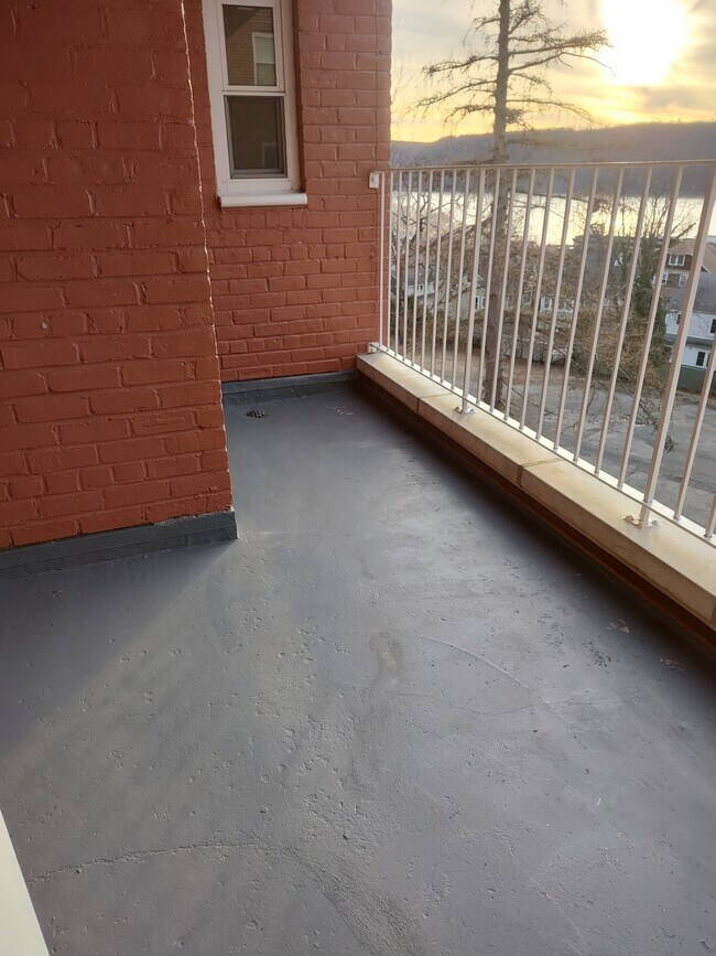 Balcón - 565 Broadway