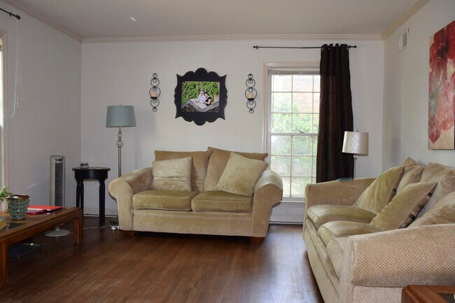 Foto del edificio - 596 Country Club Ln