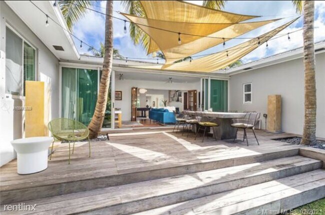 Building Photo - 2520 Flamingo Dr