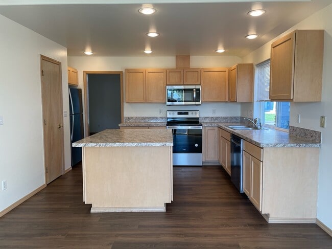 Building Photo - 200 N 41st St