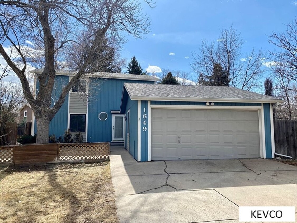 Primary Photo - Beautiful Home with Great Back Yard!