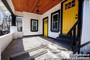 Primary Photo - 109 Blue Bonnet St