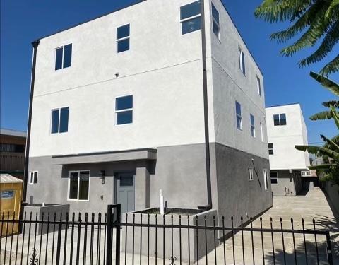 Building Photo - 789 E 41st Pl