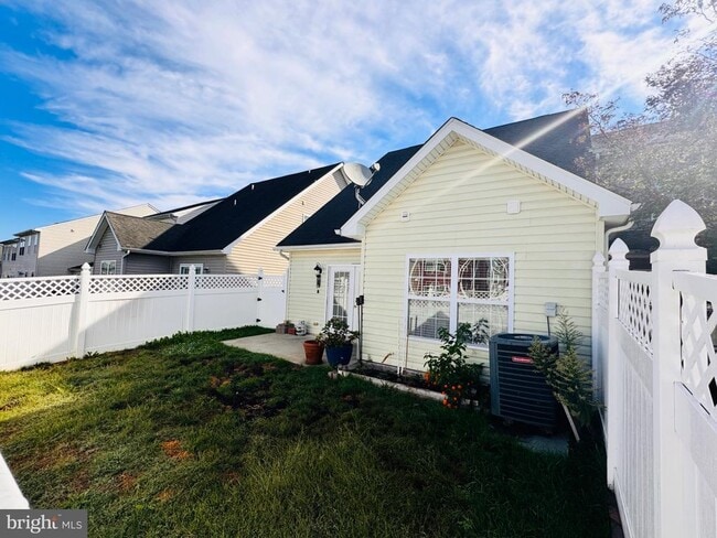 Building Photo - 42 Fuzzy Tail Dr