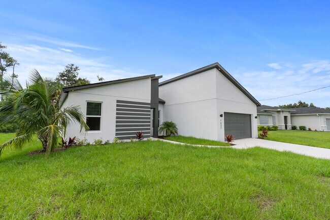 Building Photo - BRAND NEW HOME! Modern, energy efficient h...