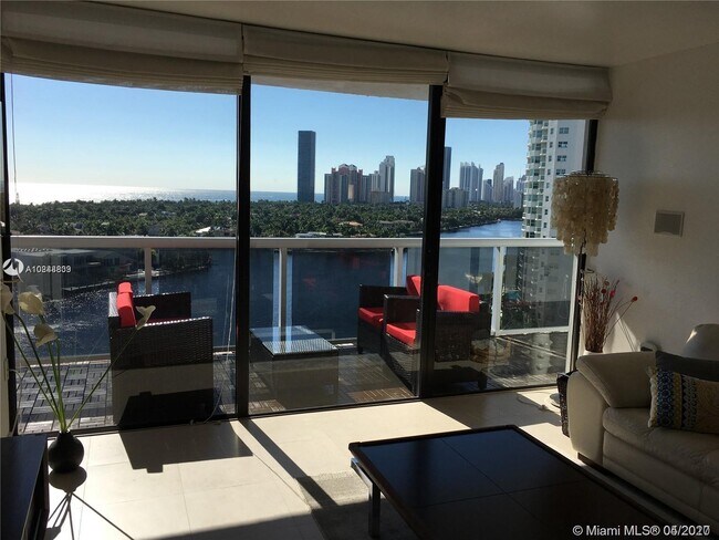 Building Photo - 20515 E Country Club Dr