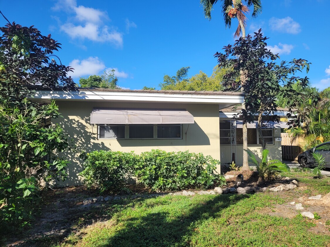 Foto del edificio - 815 SW 14th Ter