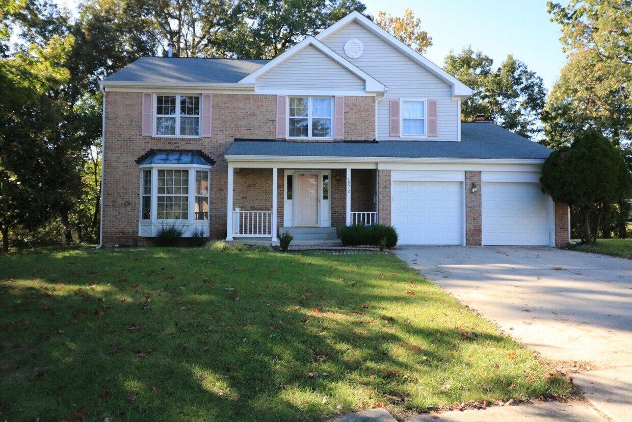Foto principal - Spacious 4BD/2.5BA Colonial on Quiet Cul-d...