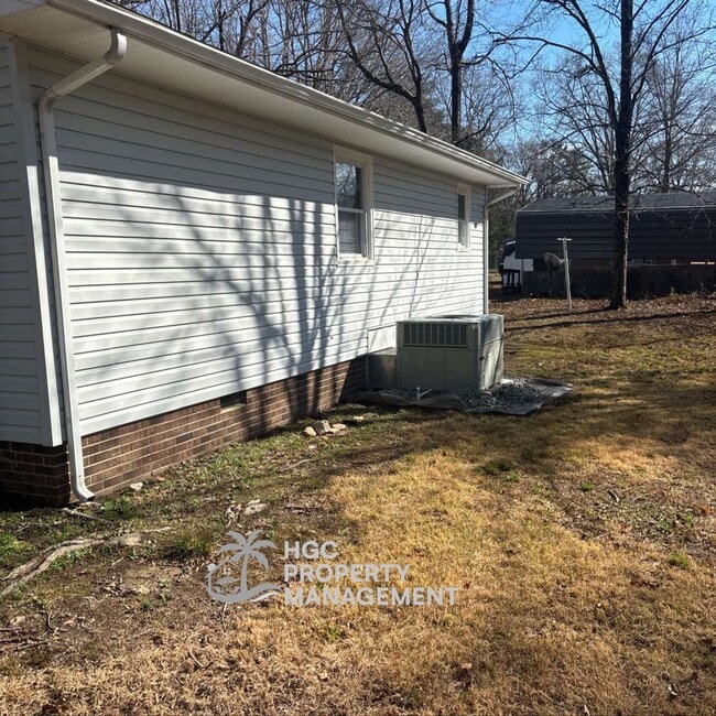 Building Photo - 404 Miles St