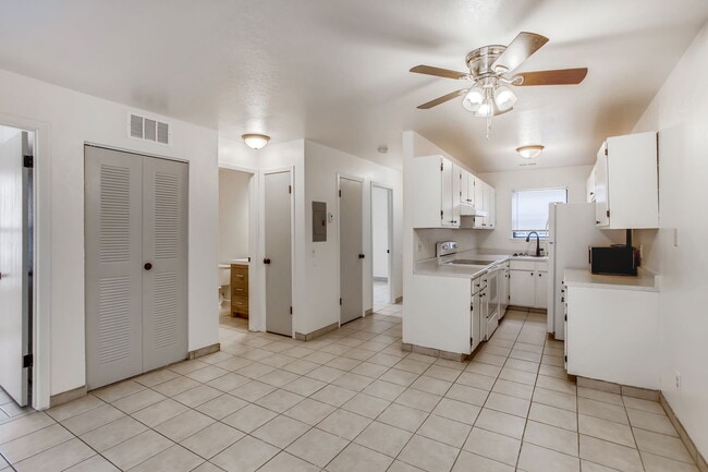 Photo - 225 E 8th Ave Apartment