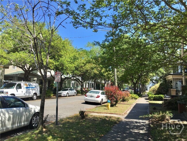 Foto del edificio - 515 E Duffy St