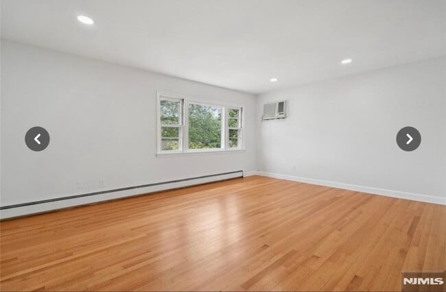 Living room - 511 New York Ave
