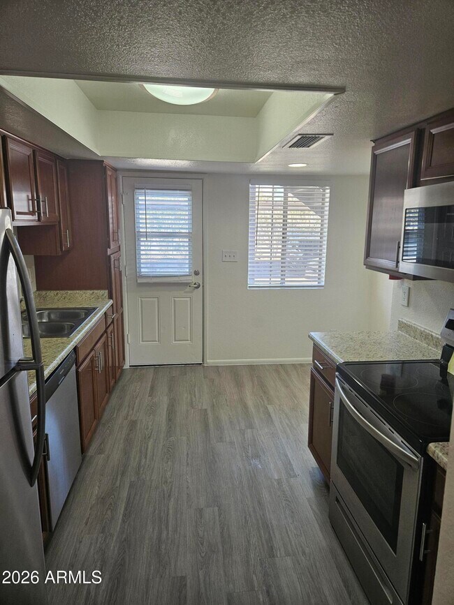 Foto del edificio - 3810 E Earll Dr