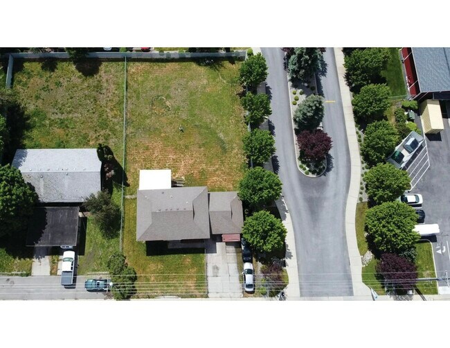 Foto del edificio - 16108 E Broadway Ave