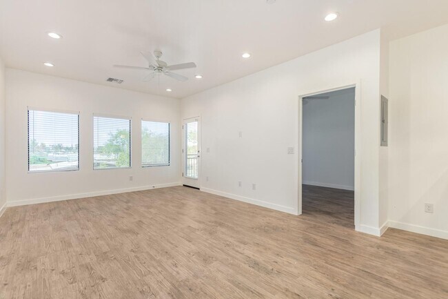 Building Photo - 2063 E Lemon St