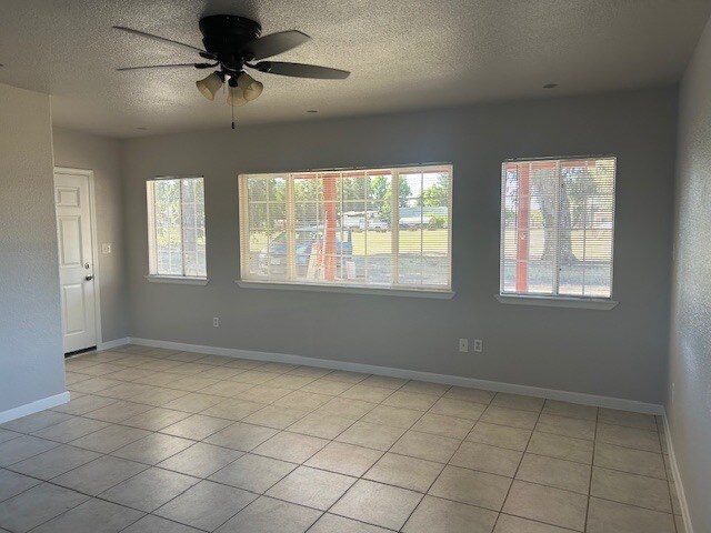 Sala de estar/Cocina - 3339 E Service Rd