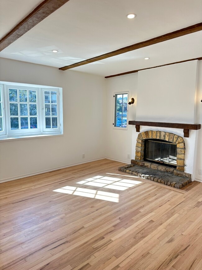 Building Photo - 2106 S Beverly Glen Blvd