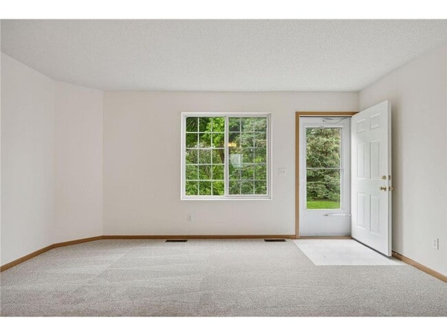 Building Photo - Like New 2-Story Townhome, 2-Car Garage, P...