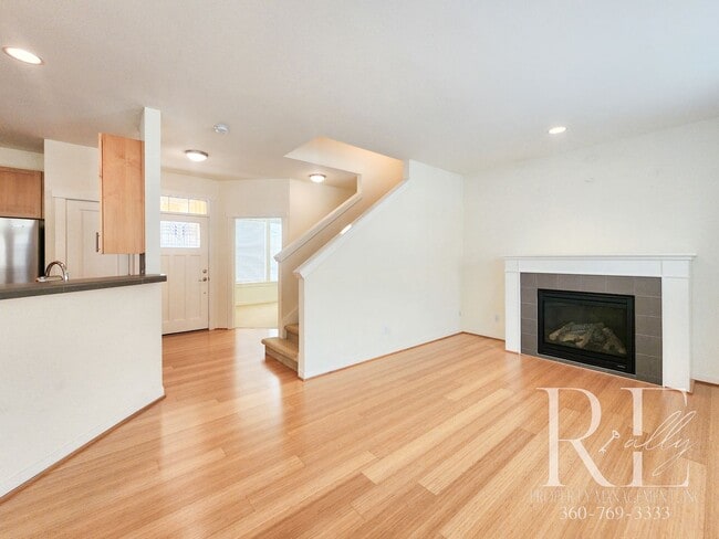 Building Photo - Craftsman with Main-Floor Suite & Office i...