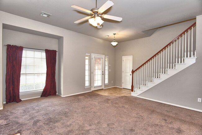Foto del edificio - Come make this lovely 4 bedroom 2 bath, 2+...
