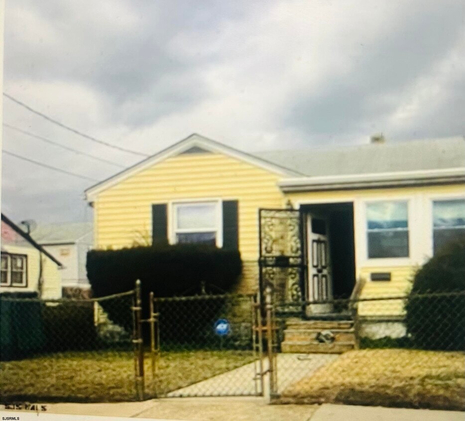 Primary Photo - 1145 N Michigan Ave