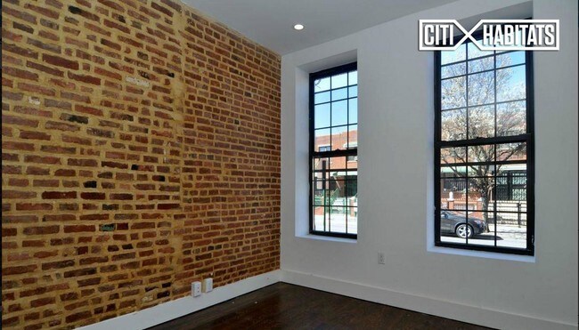 Building Photo - 558 Kosciuszko St