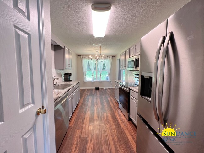 Building Photo - Spacious 3-Bedroom Home with Solar Panels & Lawn Maintenance Included in South Crestview