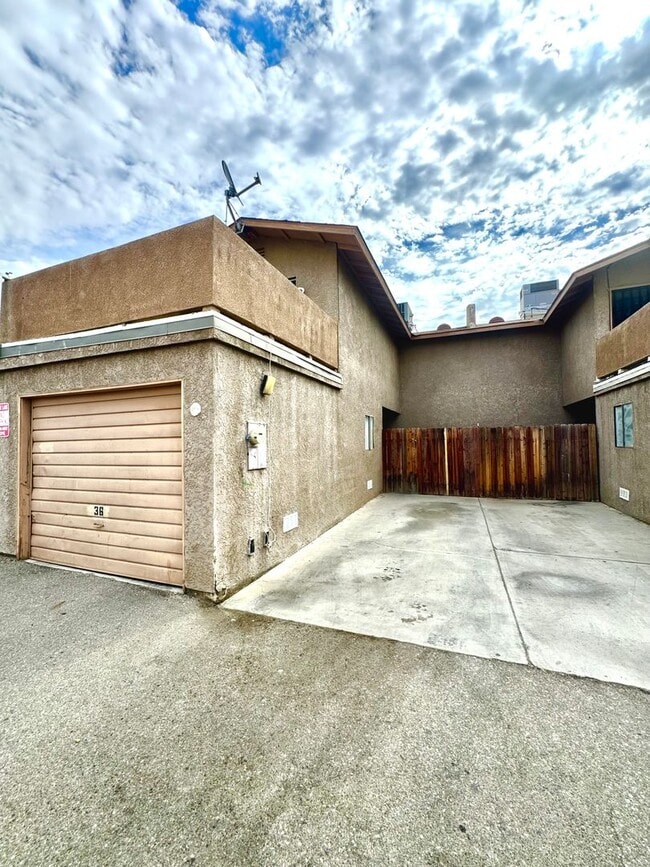 Building Photo - 510 Real Rd