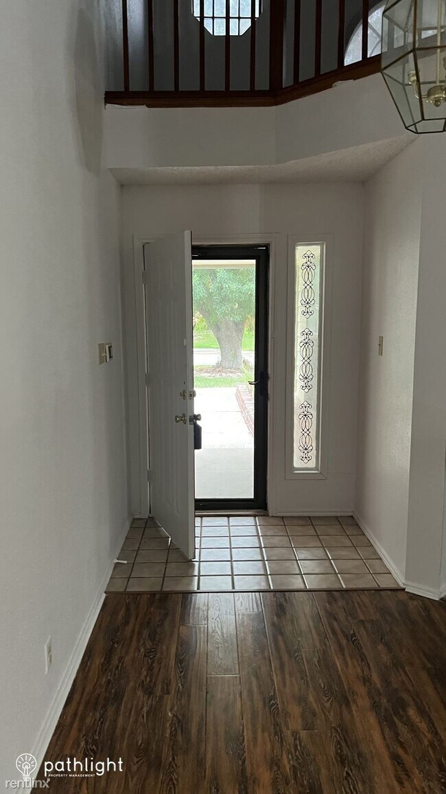 Foto del edificio - 4 br, 2.5 bath House - 16738 Stoney Glade ...