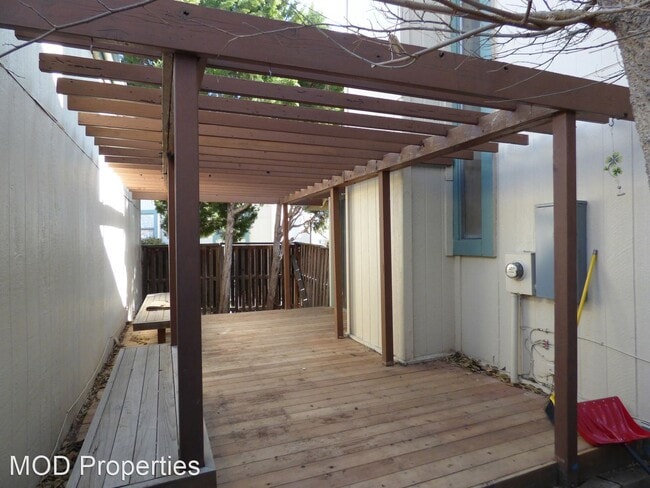 Building Photo - 4 br, 3 bath House - 3678 S. Danube Circle