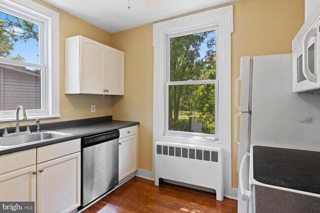 Building Photo - 5 N Railroad Ave