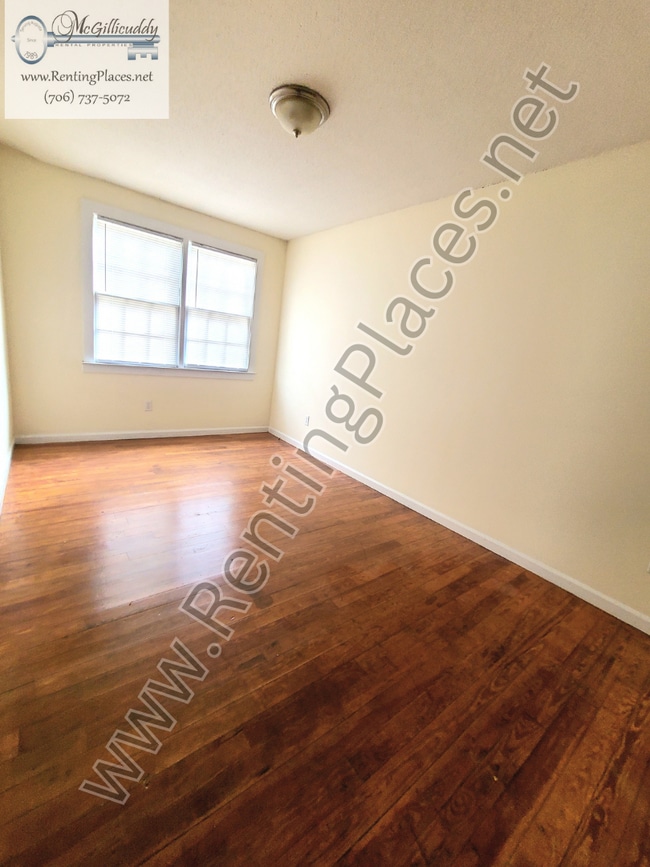 Building Photo - 1210 Holden Dr