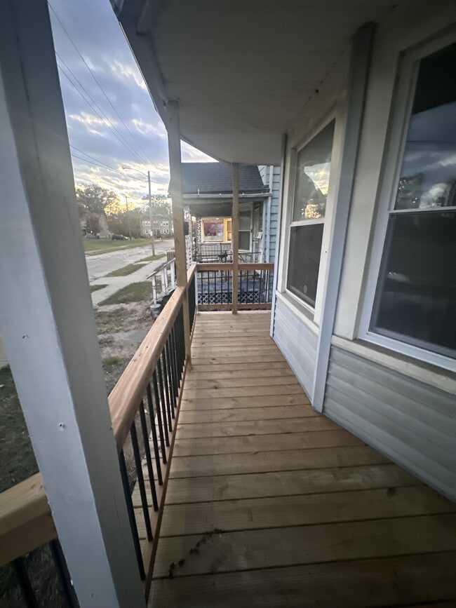 Building Photo - 9415 Edmunds Ave